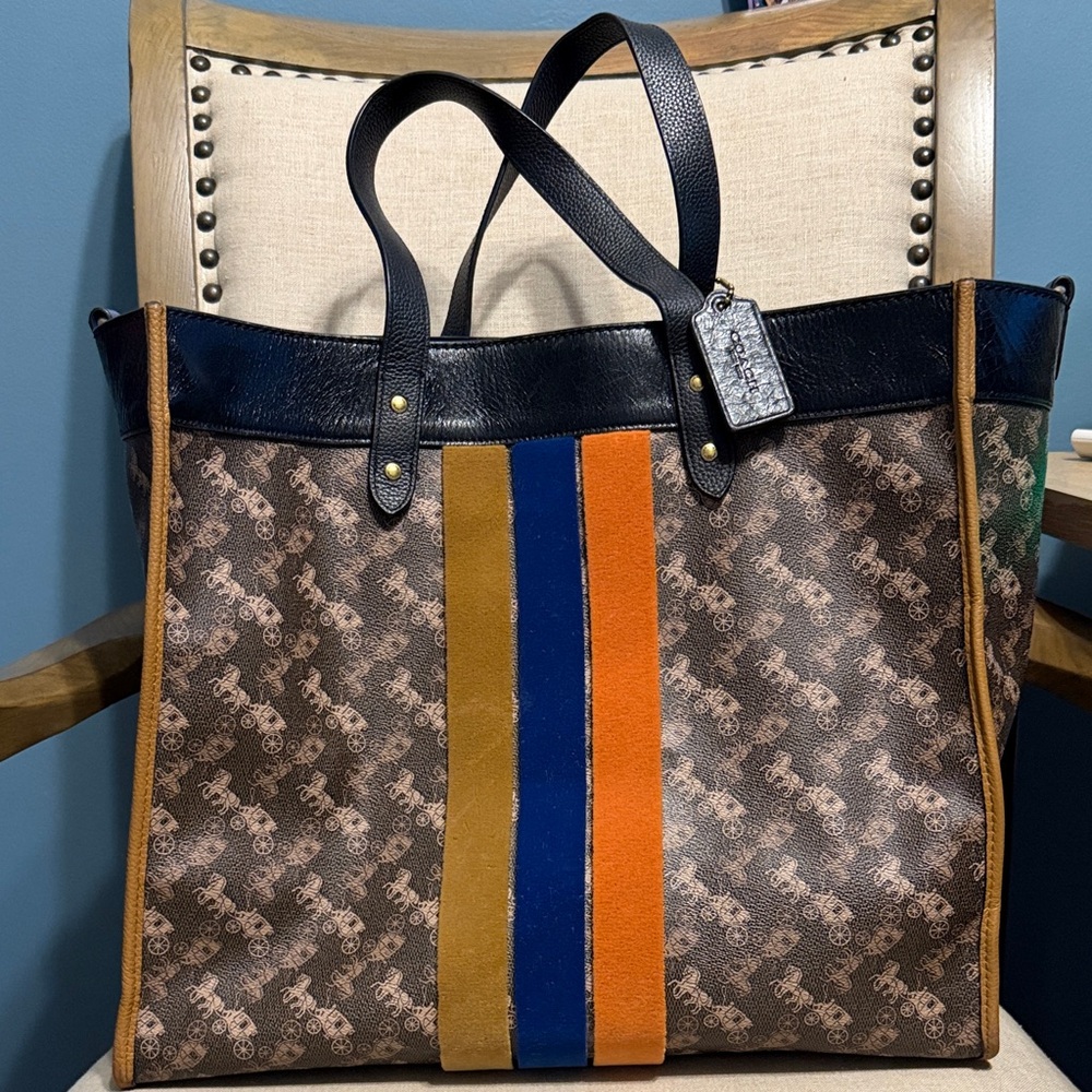 Coach Field XL Tote 40 with Horse and Carriage Print